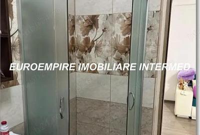 Apartament cu 2camere decomandat,zona km 5 - 3