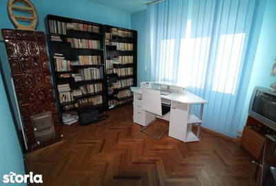 Casă cu 4 camere cu Teren 700 Mp în Central - 11