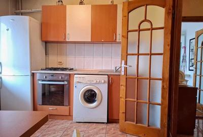 Apartament cu 3 camere semidecomandat în Medicină