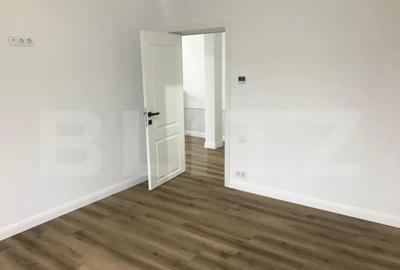 Casă cu 5 camere cu Teren 400 Mp în Central - 1