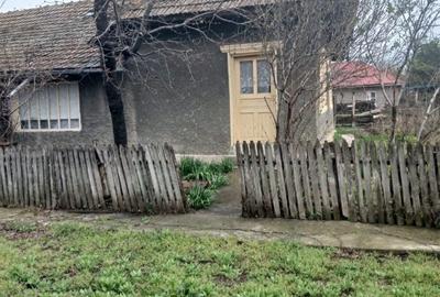 Casă cu 4 camere în Mânăstirea - 2