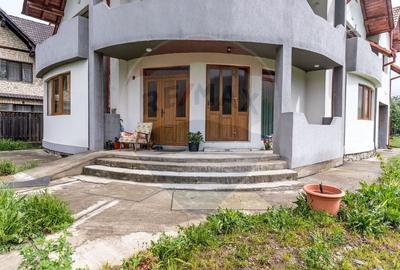 Casă cu 6 camere cu Garaj în Central - 3