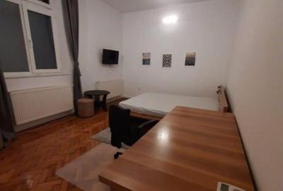 Garsonieră decomandată în Central