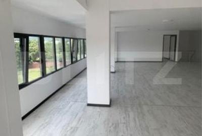 Spațiu comercial, de 320 mp, în Suseni - 1