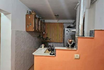 Apartament cu 2 camere decomandat în CET - 2