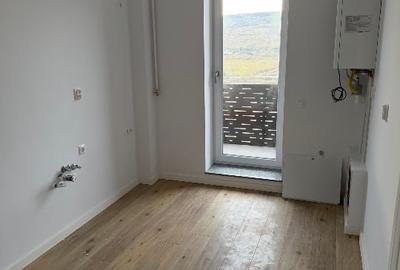 Apartament de vanzare, 3 camere, boxa inclusa, parcare - 1
