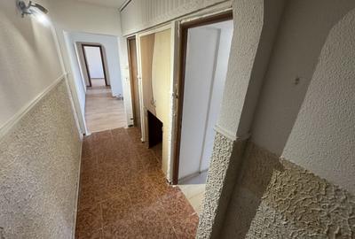 Apartament 3 camere zona Km 4 5 - 9