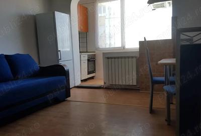 Apartament cu 3 camere semidecomandat în Central - 1