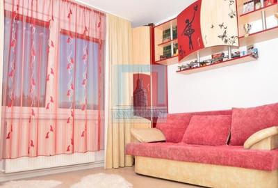 Apartament cu 4 camere decomandat, mobilat în Tractorul - 7