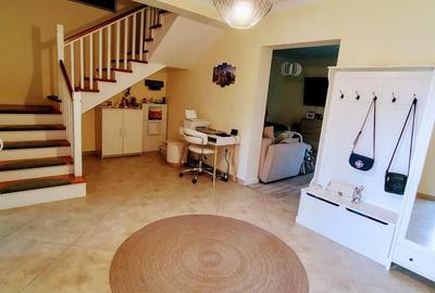 Casă cu 4 camere în Central