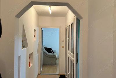 Apartament cu 3 camere semidecomandat în Central