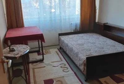 Apartament cu 3 camere decomandat, mobilat în Gorjului