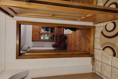 Apartament cu 3 camere semidecomandat în Central - 1