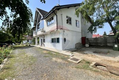 Casă cu 8 camere cu Teren 521 Mp în Brănești