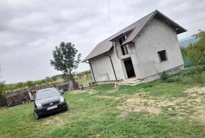 Casă cu Teren 2100 Mp în Copălău - 1