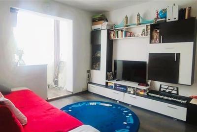 Apartament cu 2 camere semidecomandat, mobilat în Tractorul