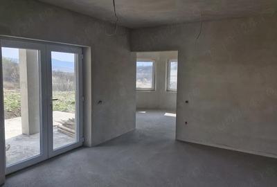 Casă cu Teren 900 Mp în Crișeni - 4