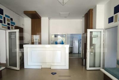 Spatiu comercial cu destinatie medicala, 205 mp, vitrina, Ca - 1