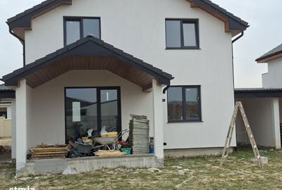 Casă cu 4 camere cu Teren 450 Mp în Odoreu - 3