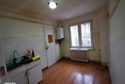 Apartament cu 4 camere semidecomandat în Take Ionescu