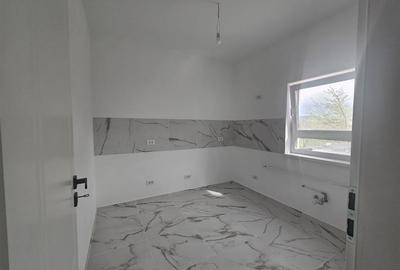 Casă cu 3 camere cu Canalizare în Bucium - 7