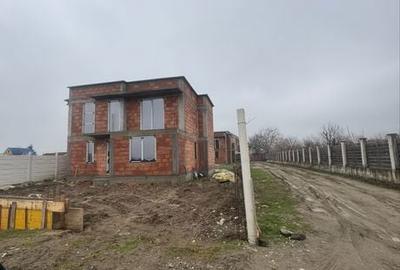 Casă cu 4 camere în Slătioara - 8