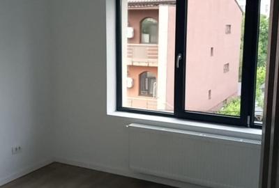 Casă cu 5 camere cu Teren 250 Mp în Mihai Bravu - 4