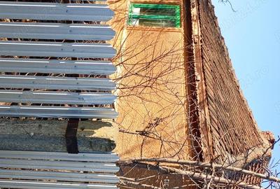 Casă cu Teren 2600 Mp în Găvănești - 1