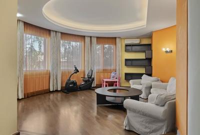 Casă individuală cu 10 camere în Central