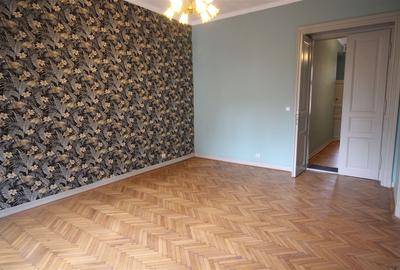 Birou, de 74 mp, în P-ța Unirii - 12