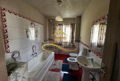 Casă individuală cu 3 camere cu Canalizare în Secuieni - 9