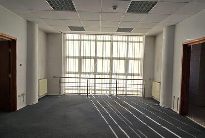 Spațiu comercial, de 1,432 mp, în Central - 18