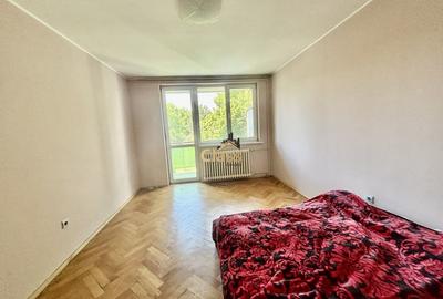 Apartament cu 3 camere semidecomandat, mobilat în Plopilor