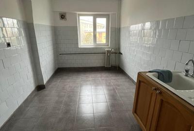 Apartament 3 camere zona Spital Județean – 76 mp. - 2