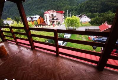 Casă cu 7 camere cu Teren 499 Mp în Tulnici - 1