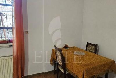 Apartament cu 3 camere semidecomandat în Central - 2