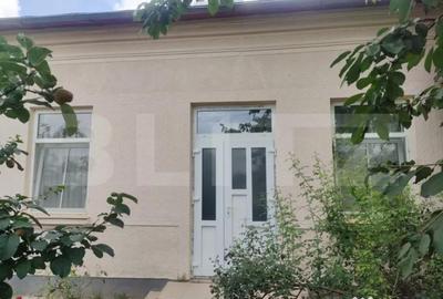 Casă cu 4 camere cu Teren 2190 Mp în Siret - 2