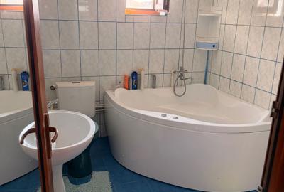 Casă cu 4 camere în Central - 2
