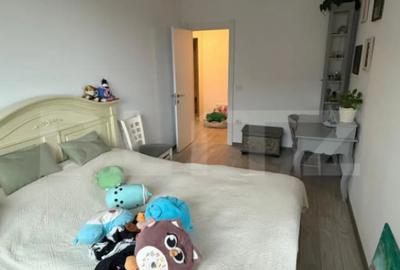 Apartament cu 3 camere decomandat în Tractorul - 4