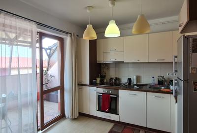 Vand apartament de 3 camere, situat in Strand, in bloc din 2008 - 2