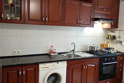 Garsonieră decomandată în Titan