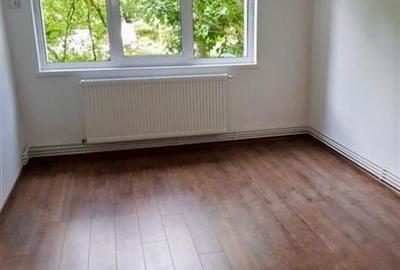 Spatiu comercial / apartament, 68 mp, 3 camere, 149900 Euro. - 2