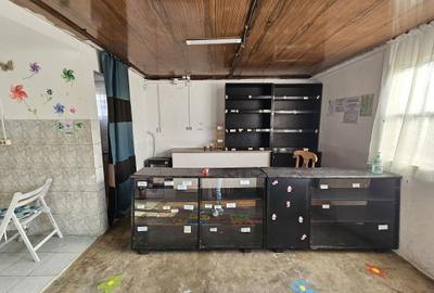 Spațiu comercial, de 50 mp, în Central - 3