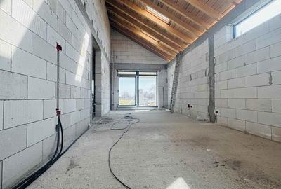 Casă cu 4 camere cu Teren 720 Mp în Borș - 3