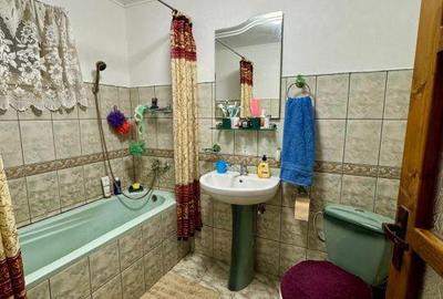 Casă cu 4 camere cu Teren 500 Mp în Central