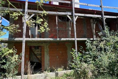Casă cu 4 camere în Central