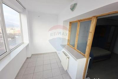 Apartament cu 2 camere decomandat în 1 Mai - 9