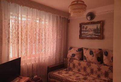 Apartament cu 3 camere semidecomandat în 9 Mai - 5
