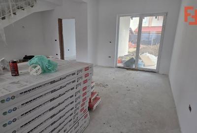 Duplex cu 4 camere cu Canalizare în Moșnița Nouă - 3