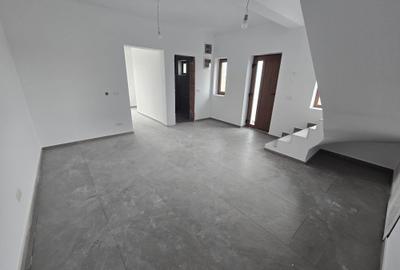 Duplex cu 4 camere cu Canalizare în Moșnița Nouă - 4